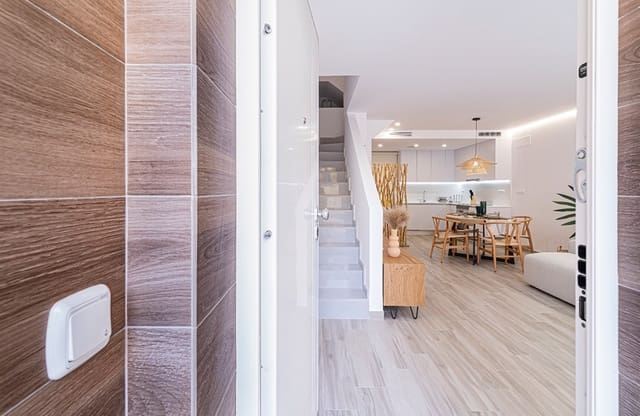 Apartamento de 2 habitaciones en La Manga del Mar Menor en venta con piscina garaje - 270.631 € (Ref: 8113187)