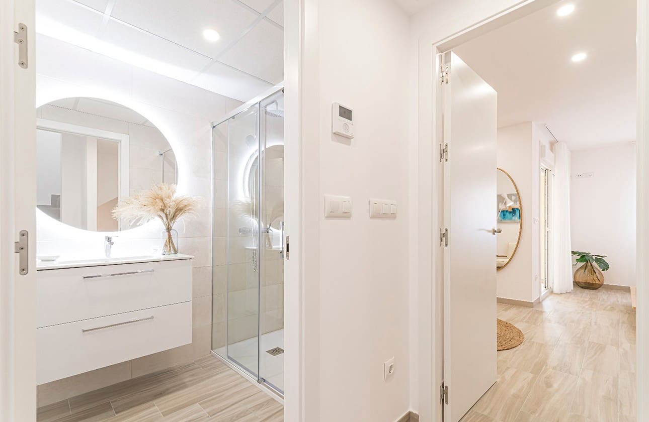 2 bedroom Apartment for sale in La Manga del Mar Menor with pool garage - € 270,631 (Ref: 8113187)