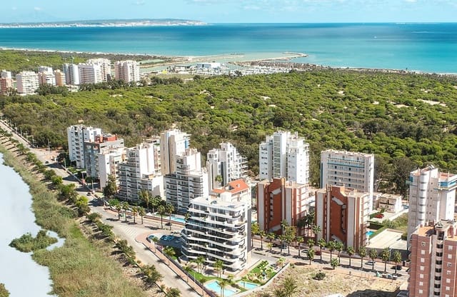 2 sovrum Takvåning till salu i Puerto Deportivo, Guardamar del Segura med pool garage - 449 000 € (Ref: 8159796)