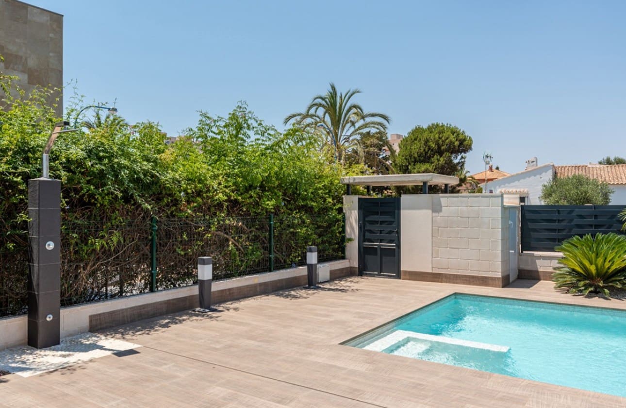 3 soverom Villa til salgs i Playa Honda med svømmebasseng - € 530 000 (Ref: 8286072)