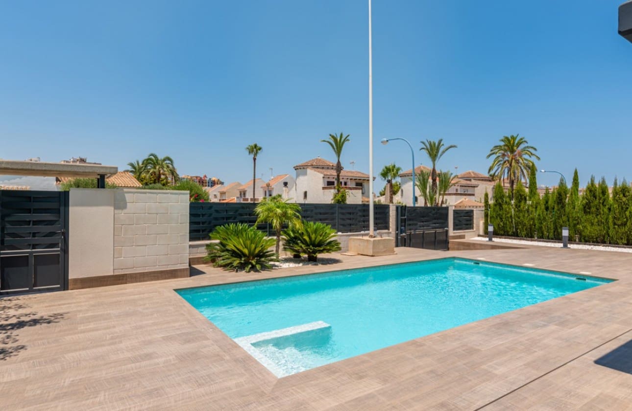 3 soverom Villa til salgs i Playa Honda med svømmebasseng - € 530 000 (Ref: 8286072)