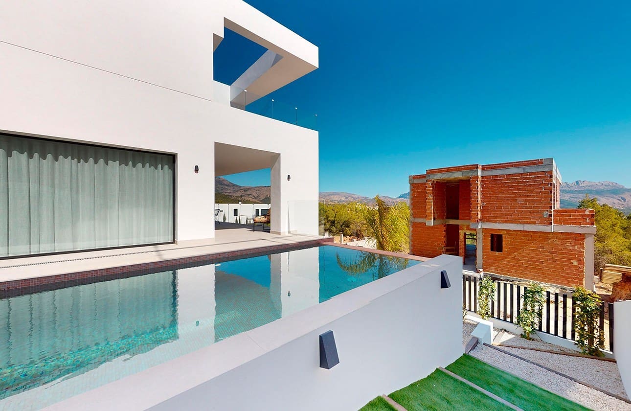 3 bedroom Villa for sale in Polop with pool garage - € 860,000 (Ref: 8323555)