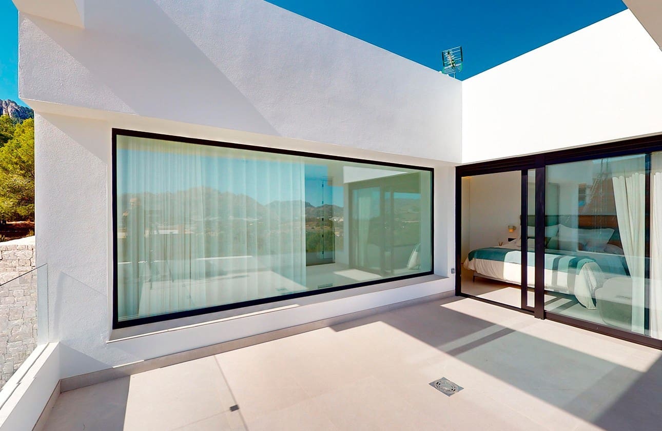 3 bedroom Villa for sale in Polop with pool garage - € 860,000 (Ref: 8323555)