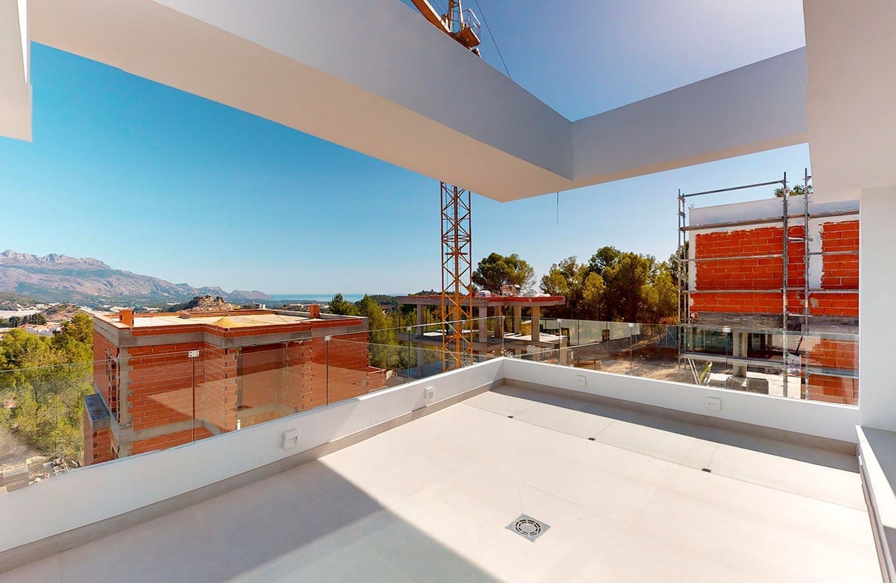 3 bedroom Villa for sale in Polop with pool garage - € 860,000 (Ref: 8323555)