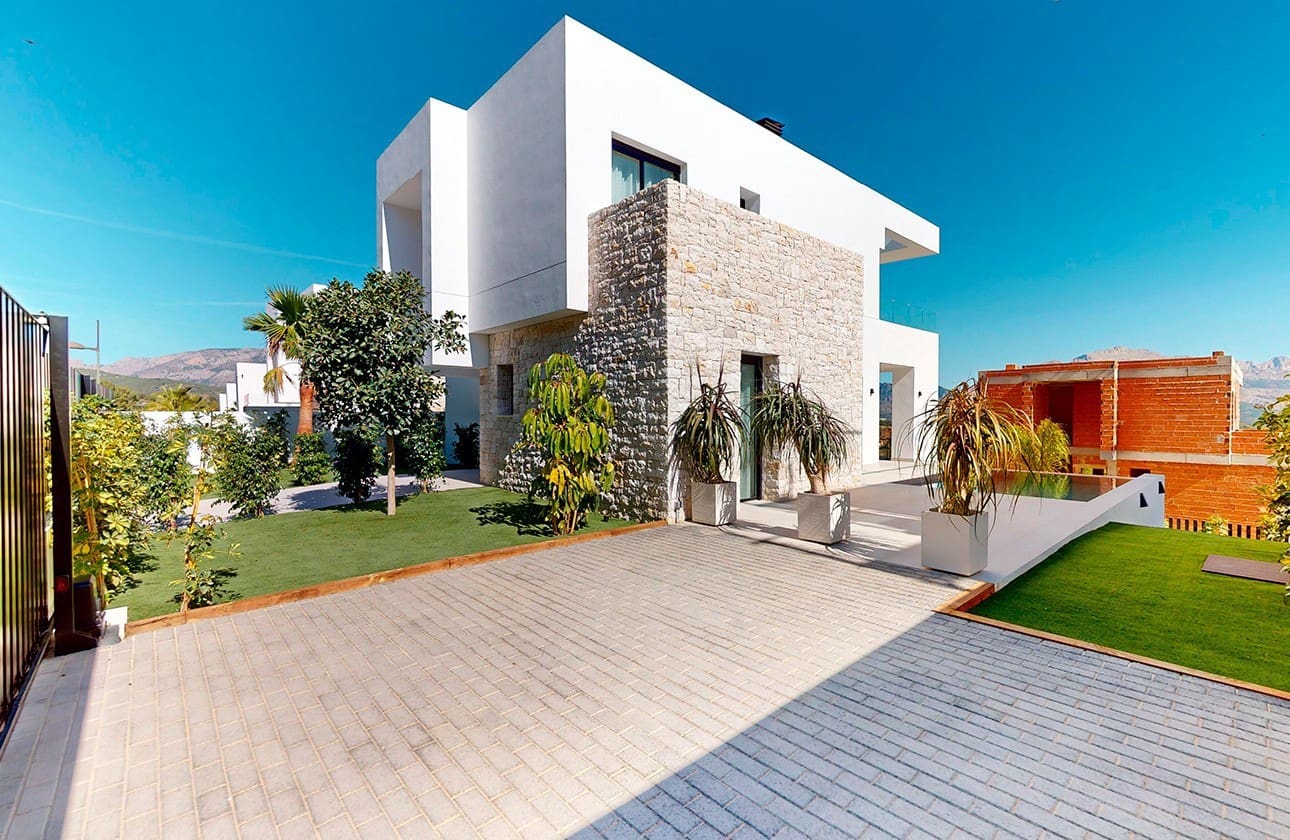 3 bedroom Villa for sale in Polop with pool garage - € 860,000 (Ref: 8323555)