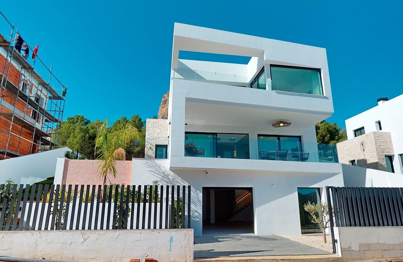 3 bedroom Villa for sale in Polop with pool garage - € 860,000 (Ref: 8323555)