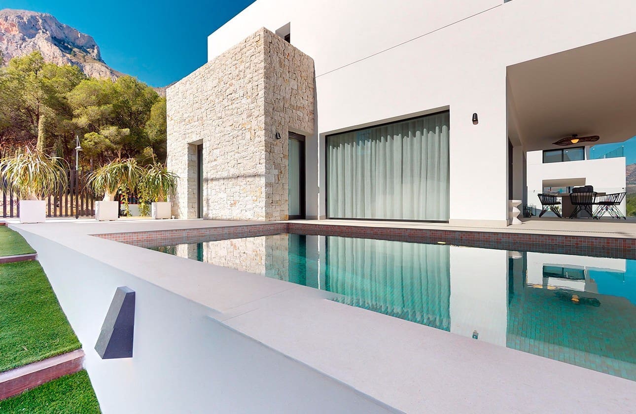 3 bedroom Villa for sale in Polop with pool garage - € 860,000 (Ref: 8323555)