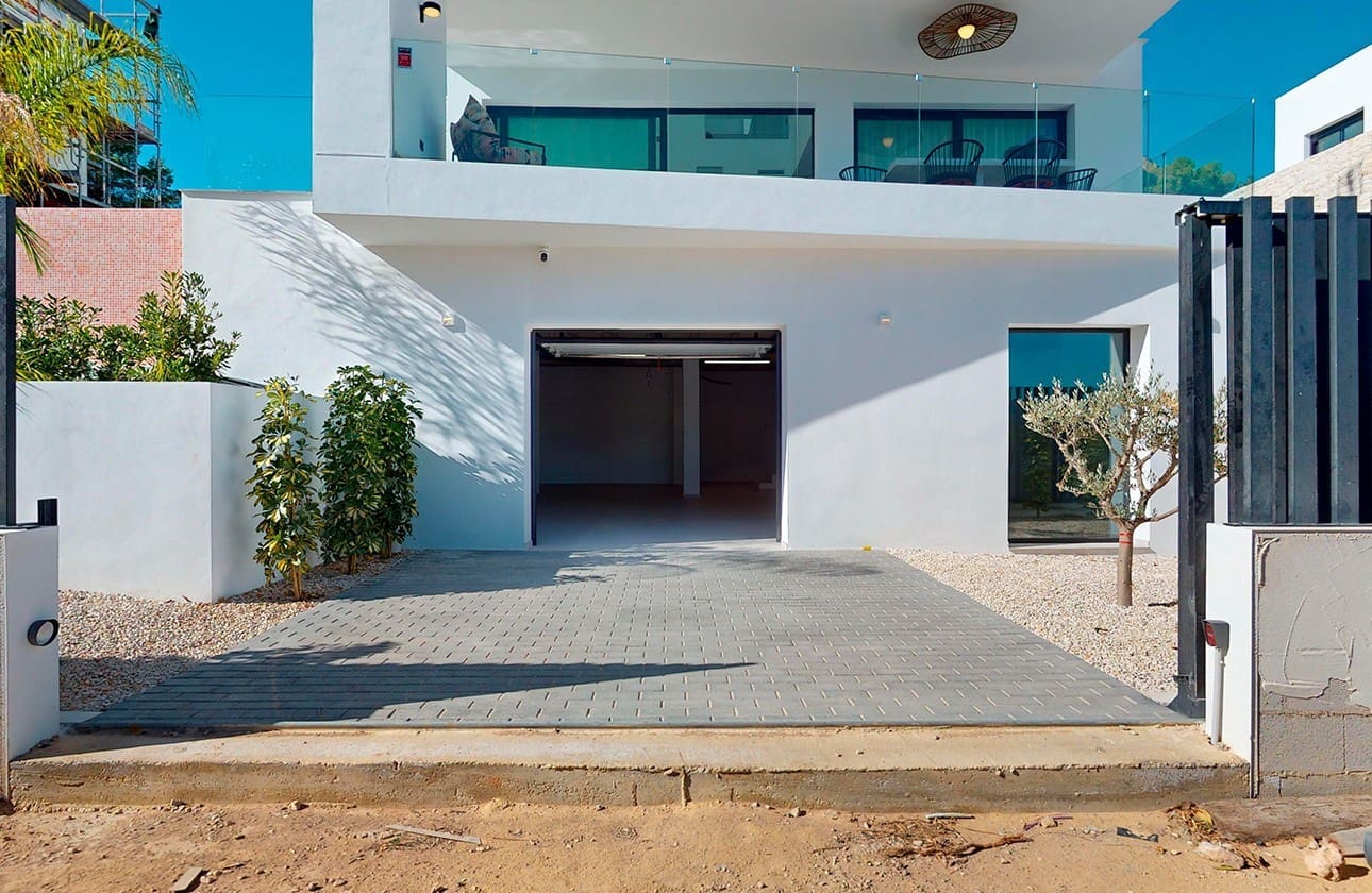 3 bedroom Villa for sale in Polop with pool garage - € 860,000 (Ref: 8323555)