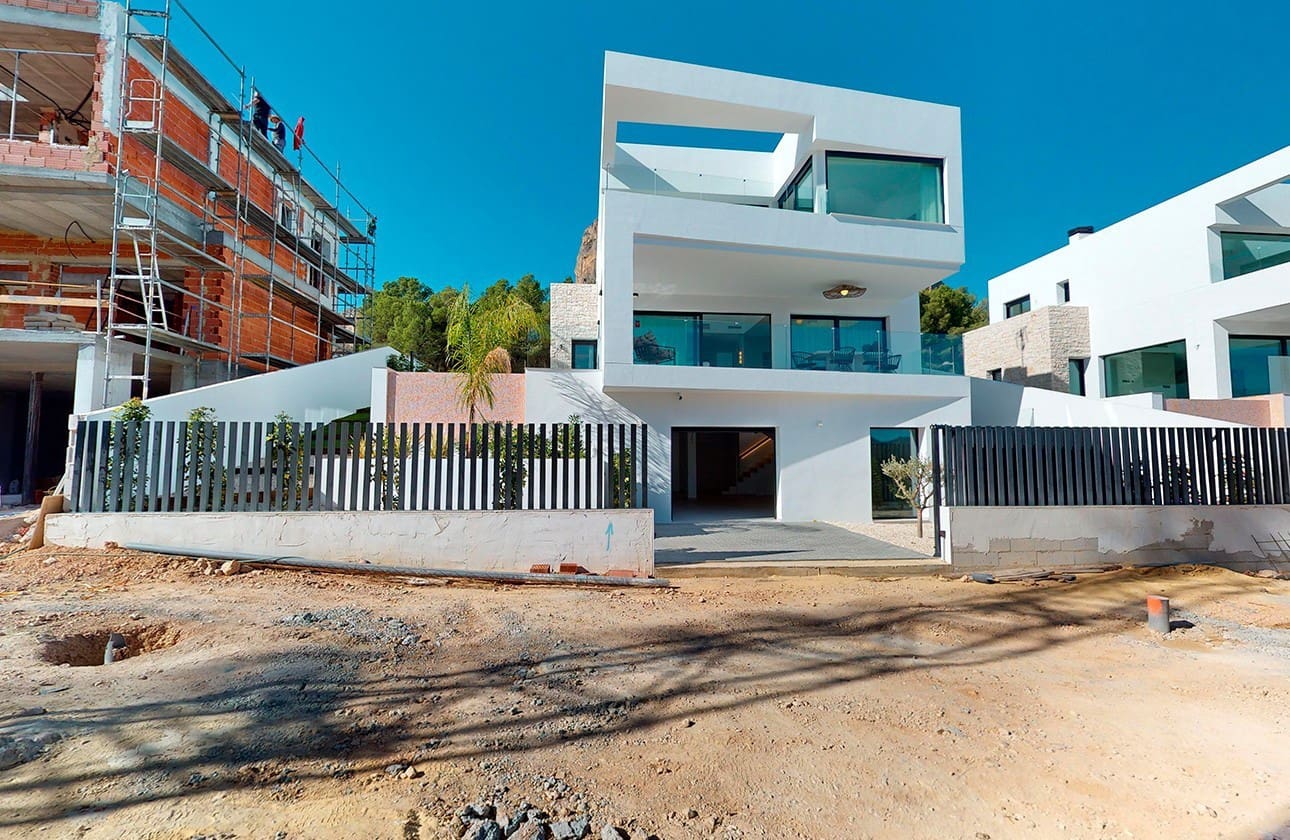 3 bedroom Villa for sale in Polop with pool garage - € 860,000 (Ref: 8323555)