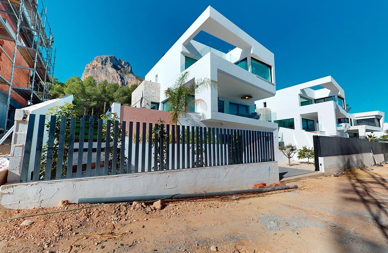 3 bedroom Villa for sale in Polop with pool garage - € 860,000 (Ref: 8323555)