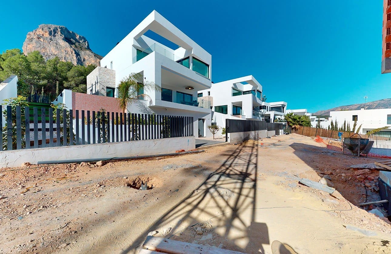 3 bedroom Villa for sale in Polop with pool garage - € 860,000 (Ref: 8323555)