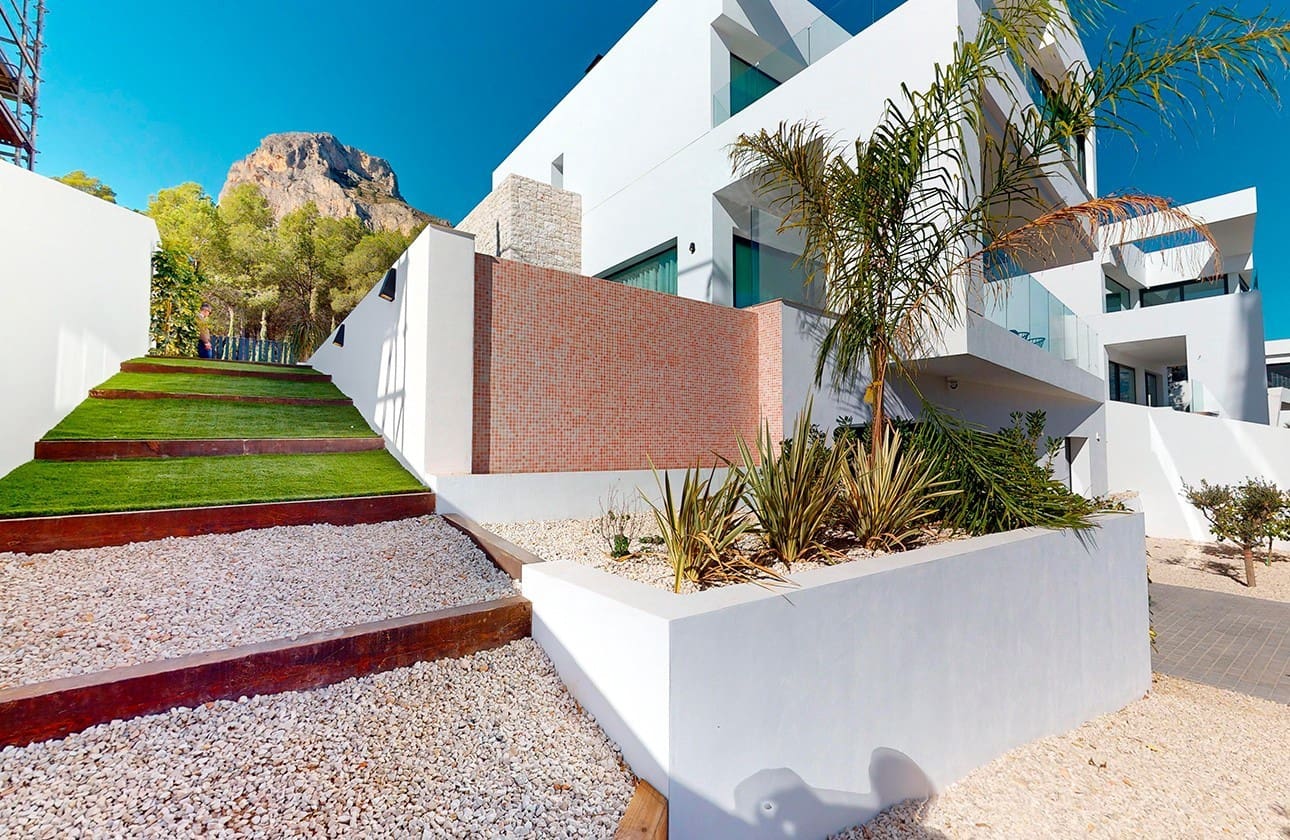 3 bedroom Villa for sale in Polop with pool garage - € 860,000 (Ref: 8323555)