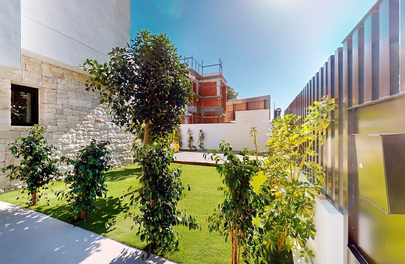 3 bedroom Villa for sale in Polop with pool garage - € 860,000 (Ref: 8323555)