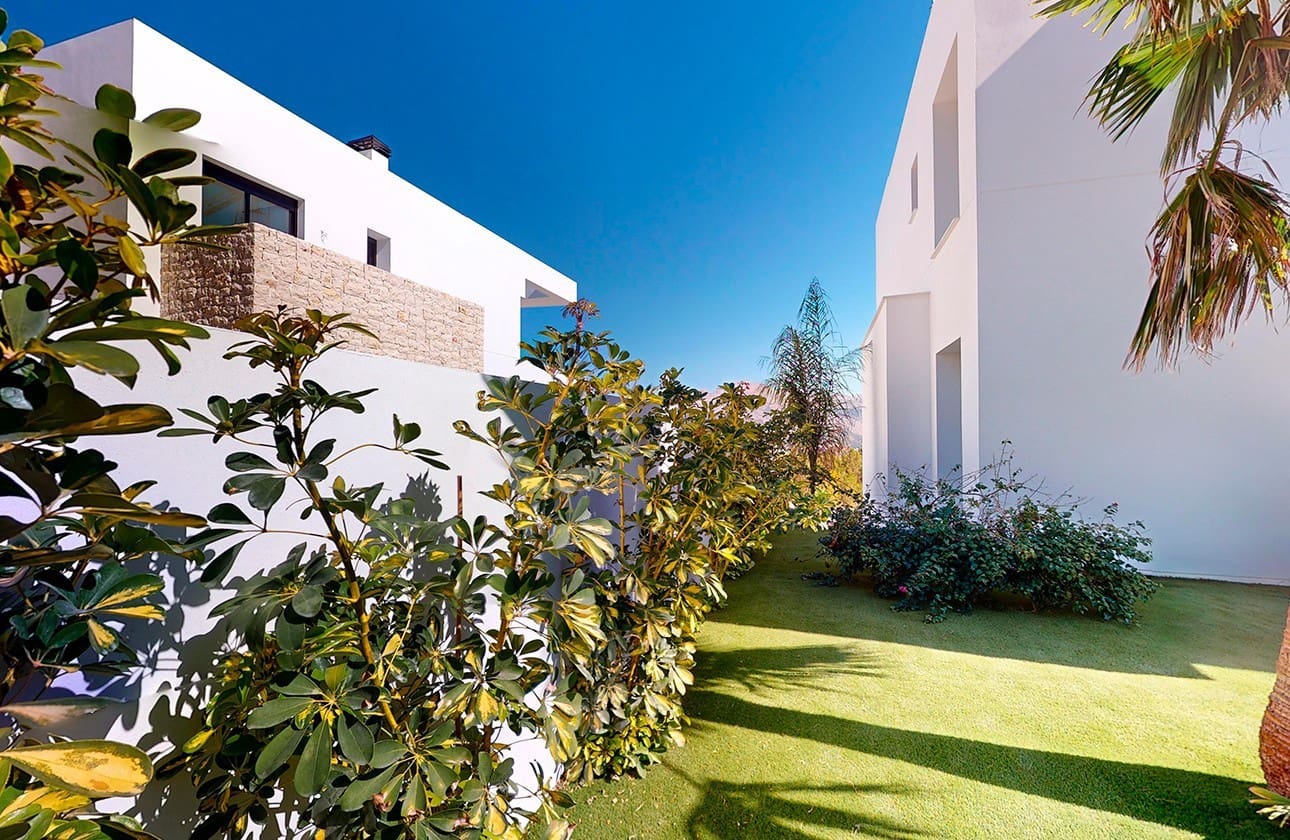 3 bedroom Villa for sale in Polop with pool garage - € 860,000 (Ref: 8323555)