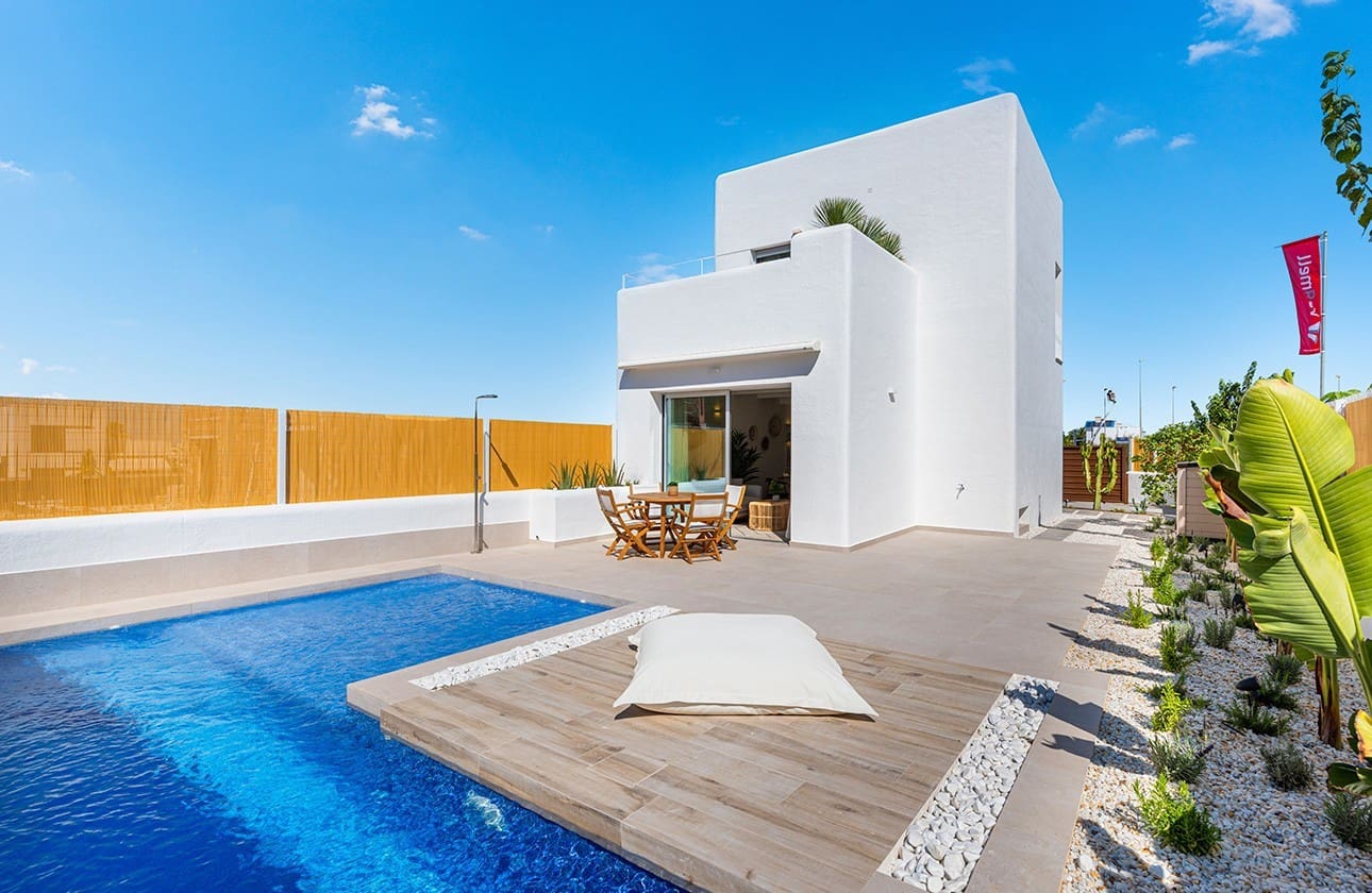 Chalet de 3 habitaciones en Los Alcázares en venta con piscina garaje - 399.900 € (Ref: 8326536)