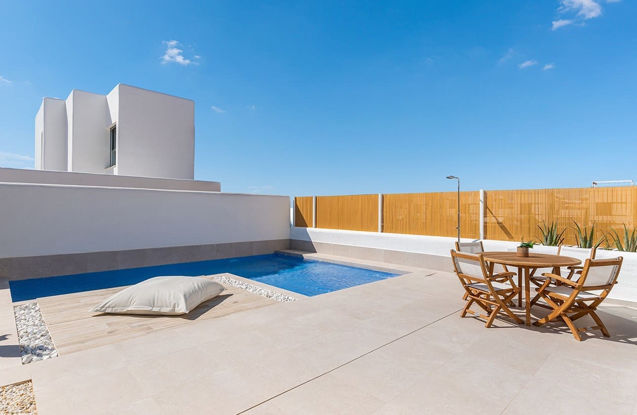 Chalet de 3 habitaciones en Los Alcázares en venta con piscina garaje - 399.900 € (Ref: 8326536)