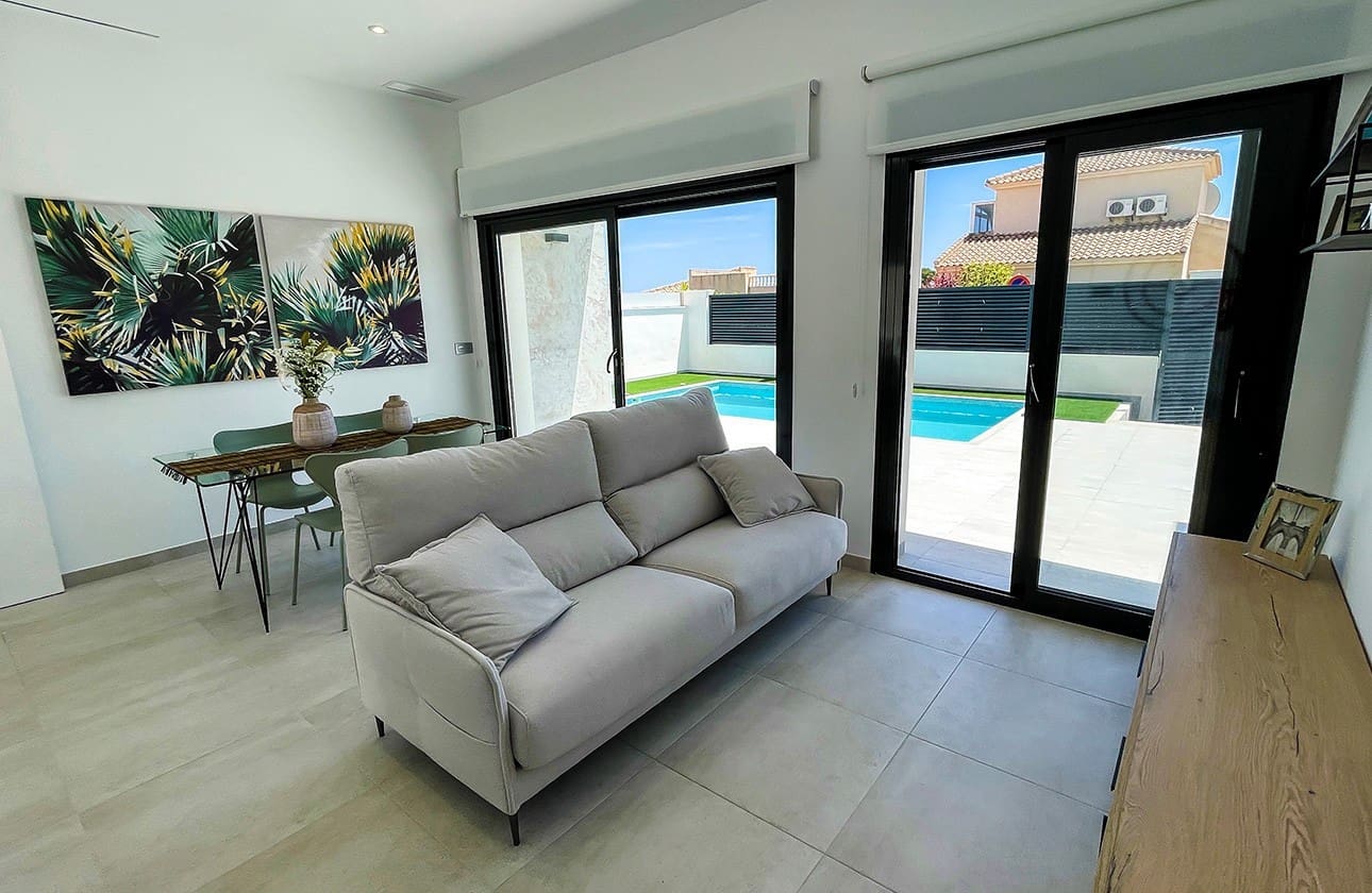 3 bedroom Villa for sale in Pinar de Campoverde with pool garage - € 422,500 (Ref: 8329206)