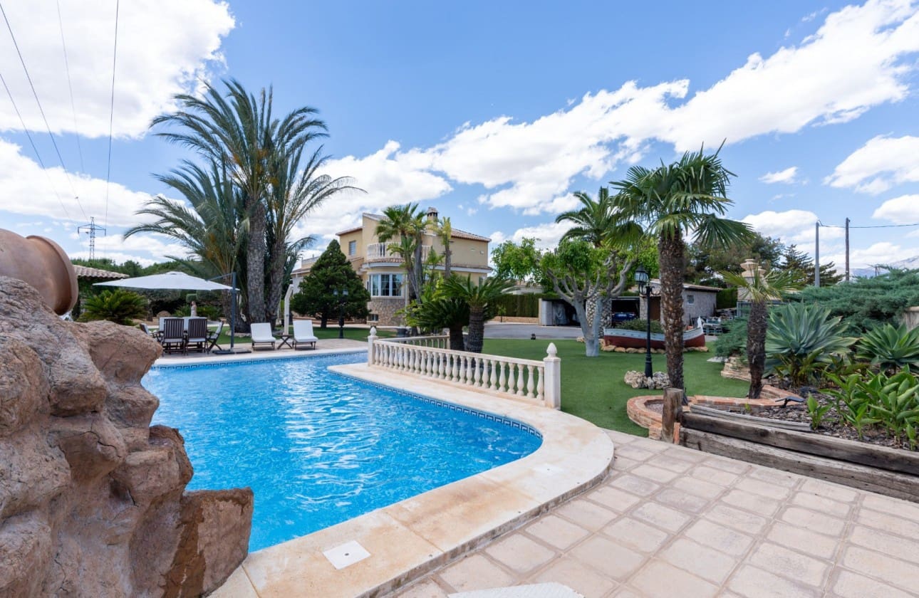 5 soverom Villa til salgs i San Vicente / Sant Vicent del Raspeig med svømmebasseng garasje - € 850 000 (Ref: 8395873)