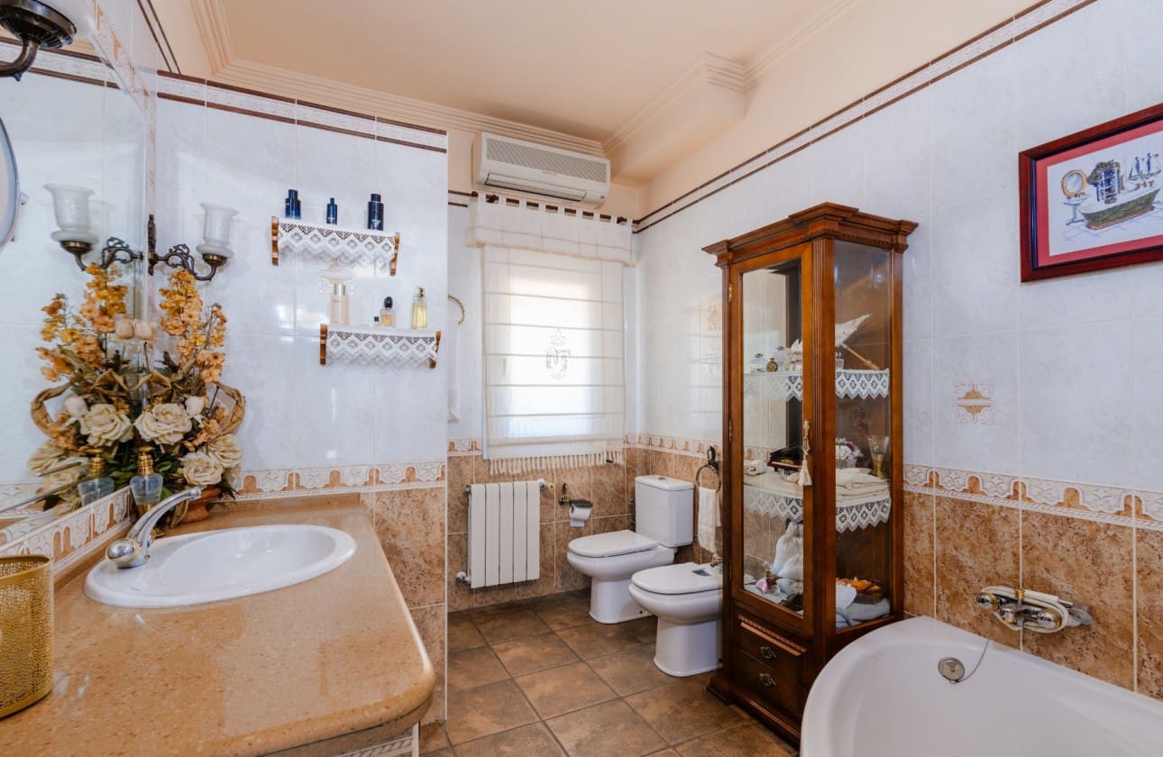 5 soverom Villa til salgs i San Vicente / Sant Vicent del Raspeig med svømmebasseng garasje - € 850 000 (Ref: 8395873)