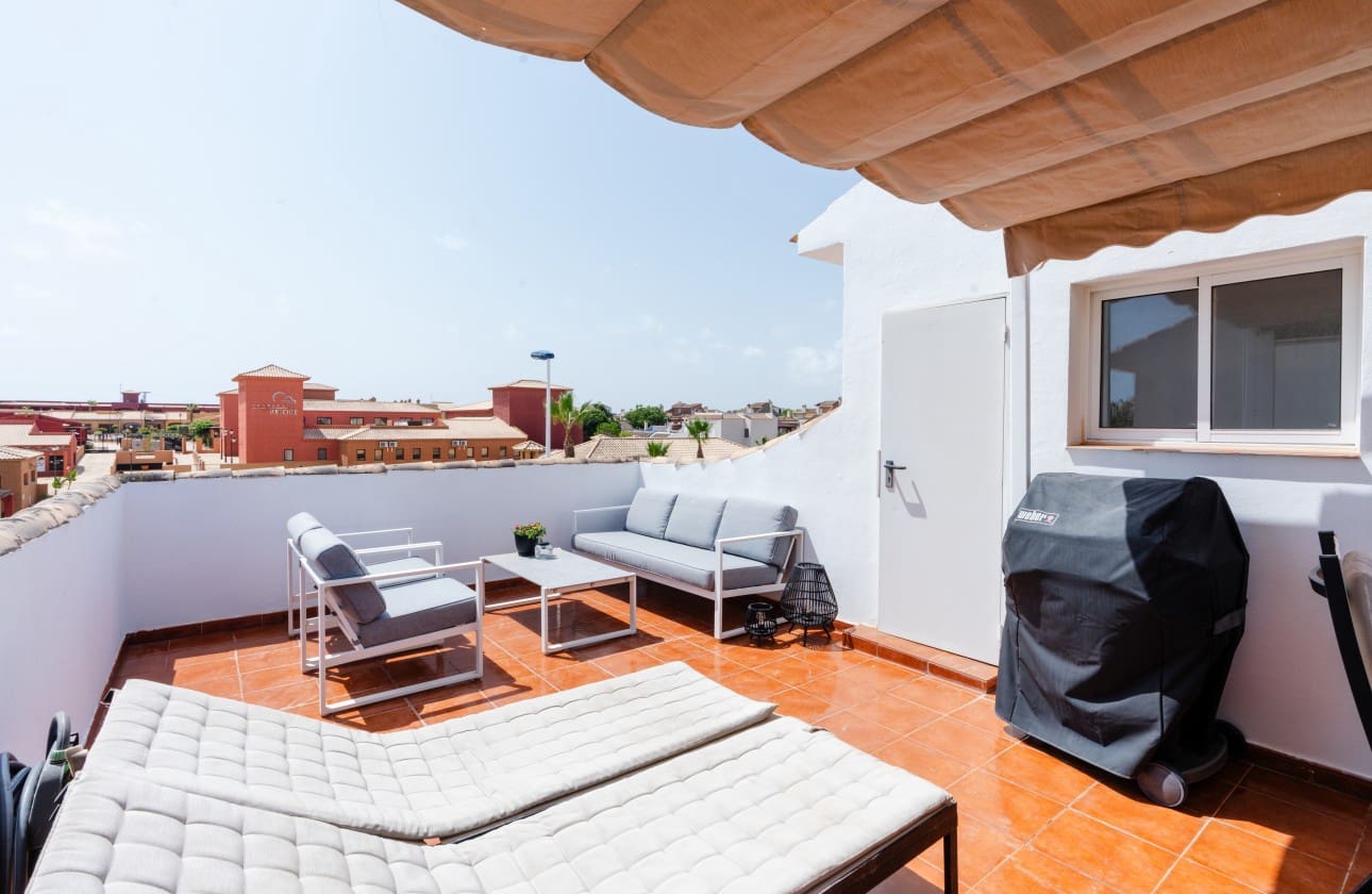 6 soveværelse Byhus til salg i Gran Alacant med swimmingpool garage - € 349.000 (Ref: 8512246)