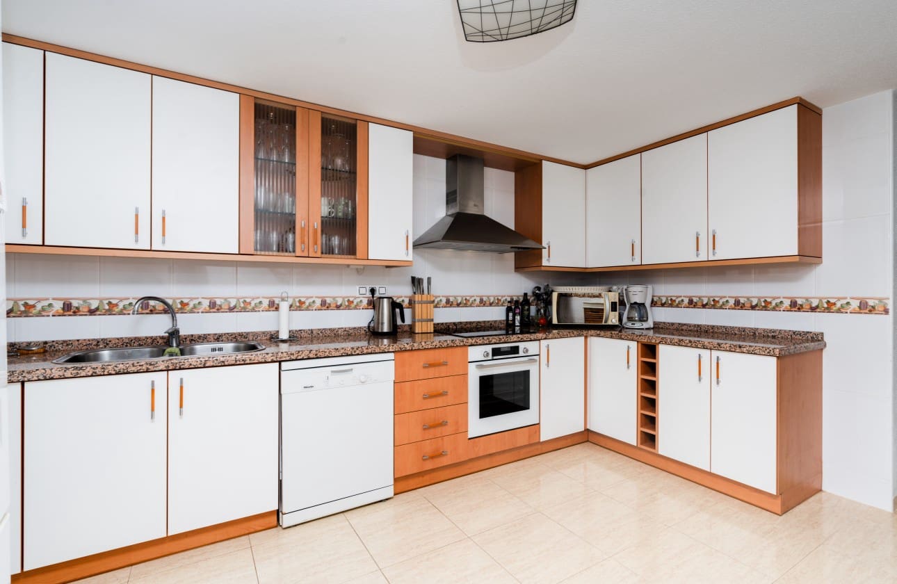 6 soveværelse Byhus til salg i Gran Alacant med swimmingpool garage - € 349.000 (Ref: 8512246)