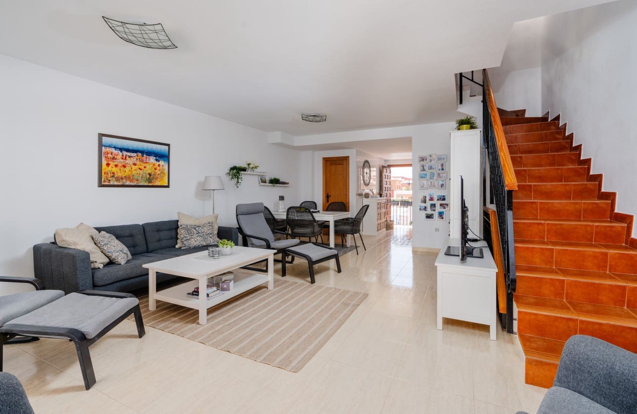 6 soveværelse Byhus til salg i Gran Alacant med swimmingpool garage - € 349.000 (Ref: 8512246)