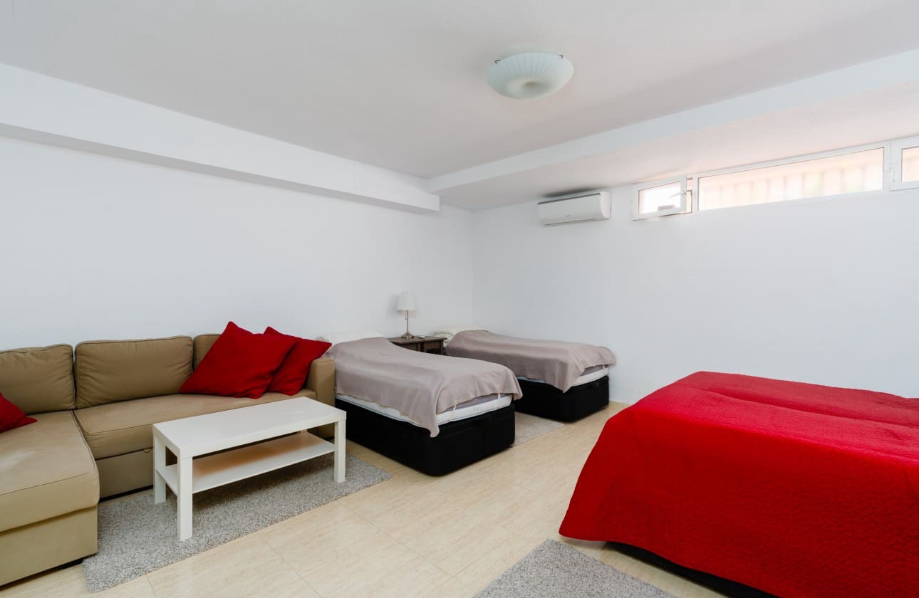 6 soveværelse Byhus til salg i Gran Alacant med swimmingpool garage - € 349.000 (Ref: 8512246)