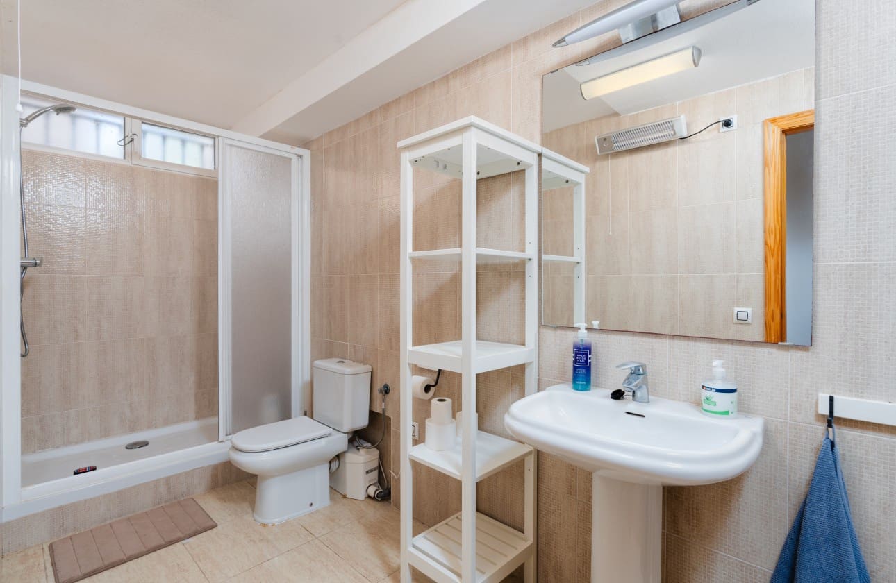 6 soveværelse Byhus til salg i Gran Alacant med swimmingpool garage - € 349.000 (Ref: 8512246)