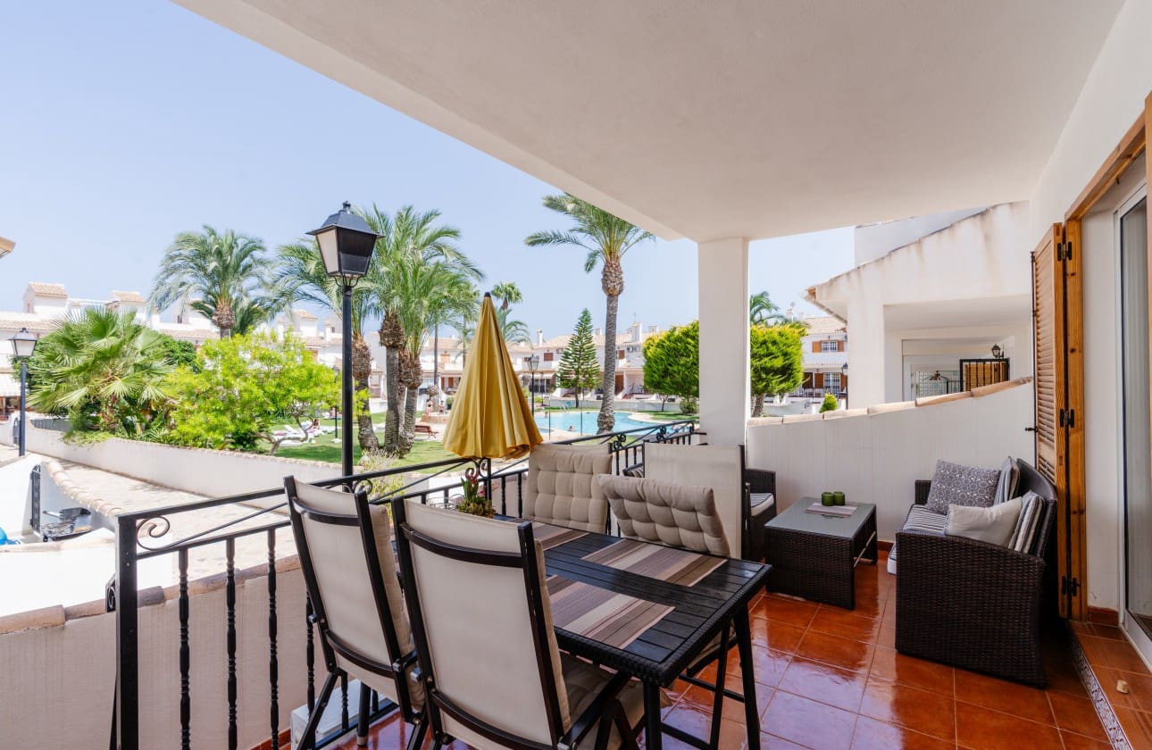 6 soveværelse Byhus til salg i Gran Alacant med swimmingpool garage - € 349.000 (Ref: 8512246)