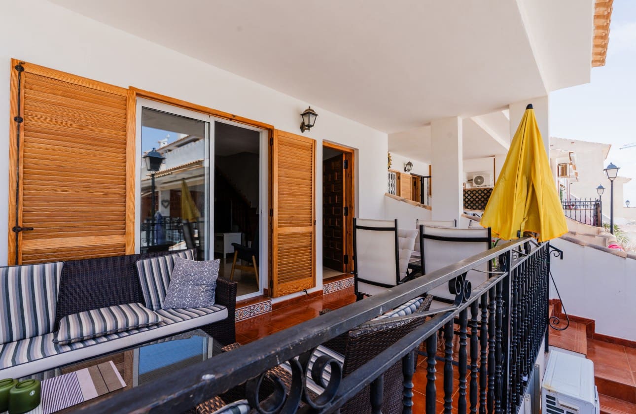 6 soveværelse Byhus til salg i Gran Alacant med swimmingpool garage - € 349.000 (Ref: 8512246)