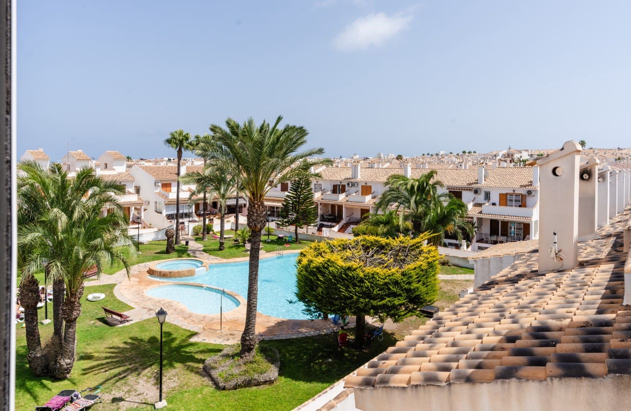 6 soveværelse Byhus til salg i Gran Alacant med swimmingpool garage - € 349.000 (Ref: 8512246)