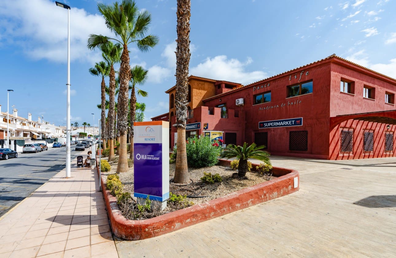 6 soveværelse Byhus til salg i Gran Alacant med swimmingpool garage - € 349.000 (Ref: 8512246)