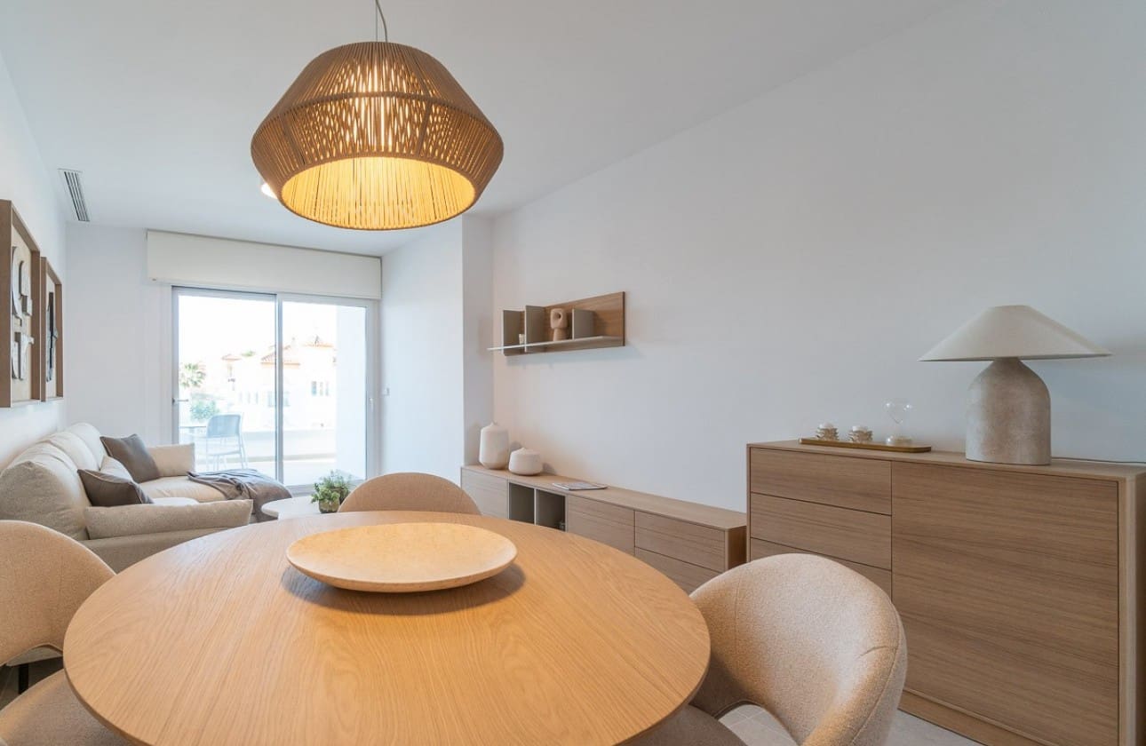 Apartamento de 2 habitaciones en Playa Flamenca en venta con piscina garaje - 325.000 € (Ref: 8541213)