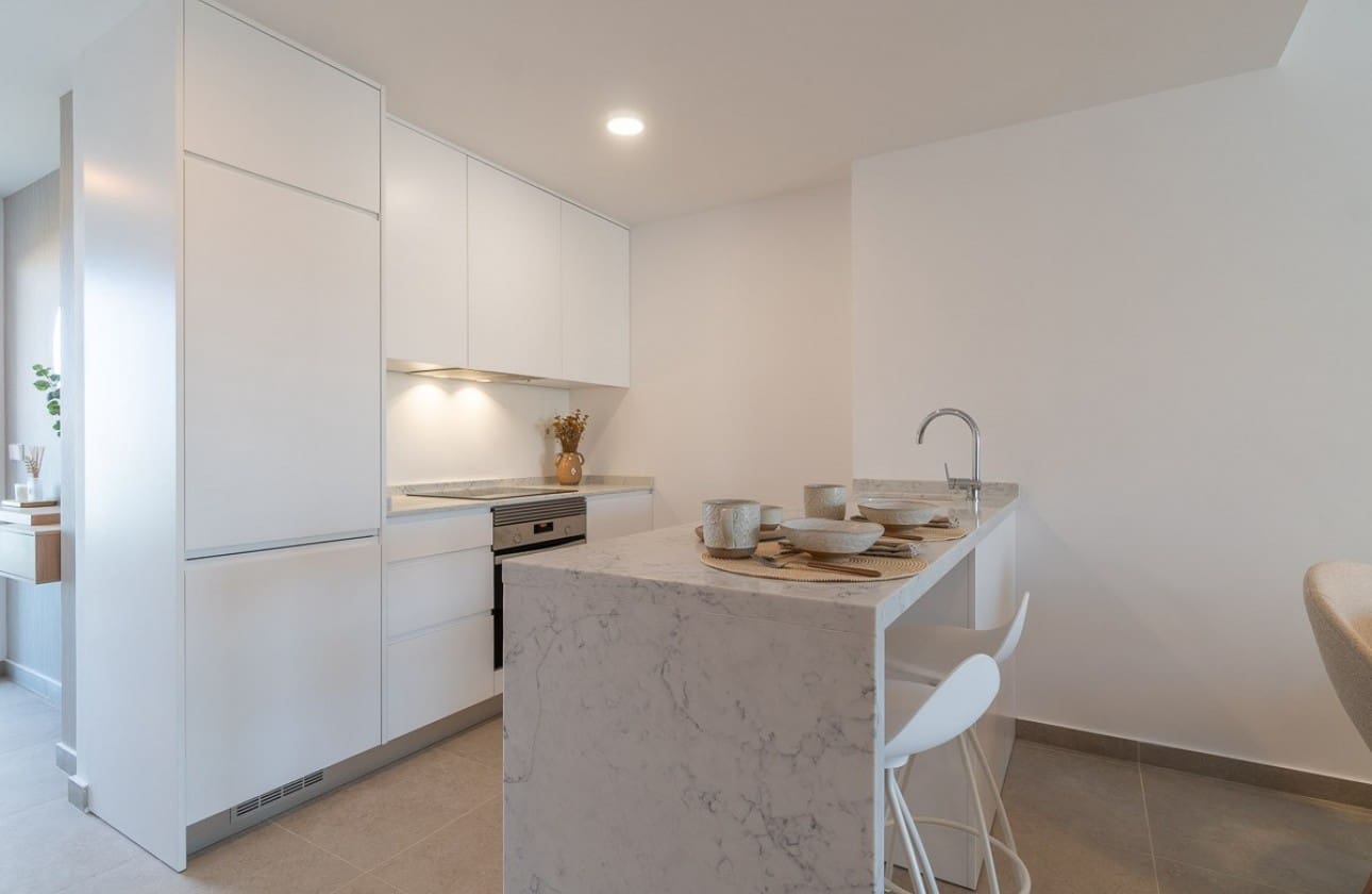 Apartamento de 2 habitaciones en Playa Flamenca en venta con piscina garaje - 325.000 € (Ref: 8541213)