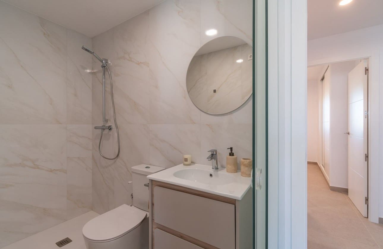 Apartamento de 2 habitaciones en Playa Flamenca en venta con piscina garaje - 325.000 € (Ref: 8541213)