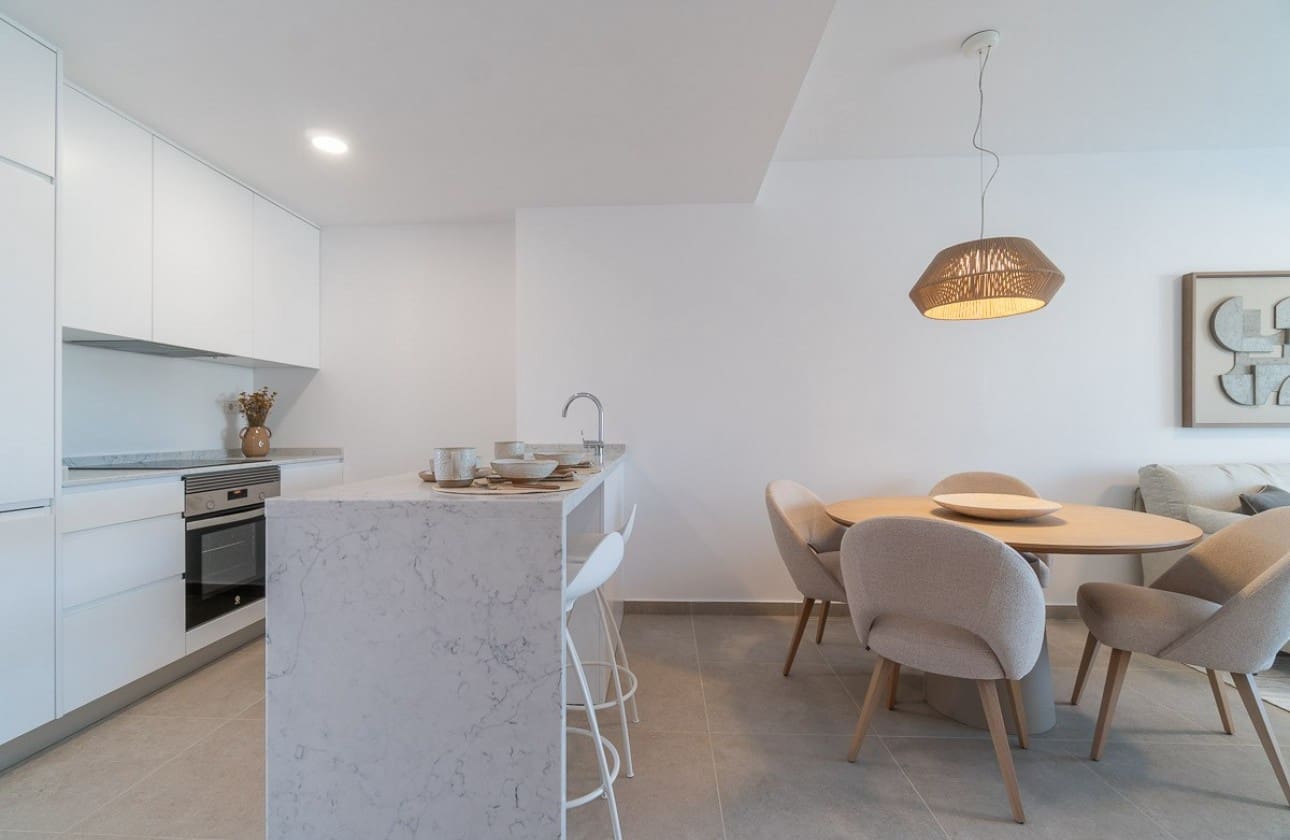 Apartamento de 2 habitaciones en Playa Flamenca en venta con piscina garaje - 325.000 € (Ref: 8541213)