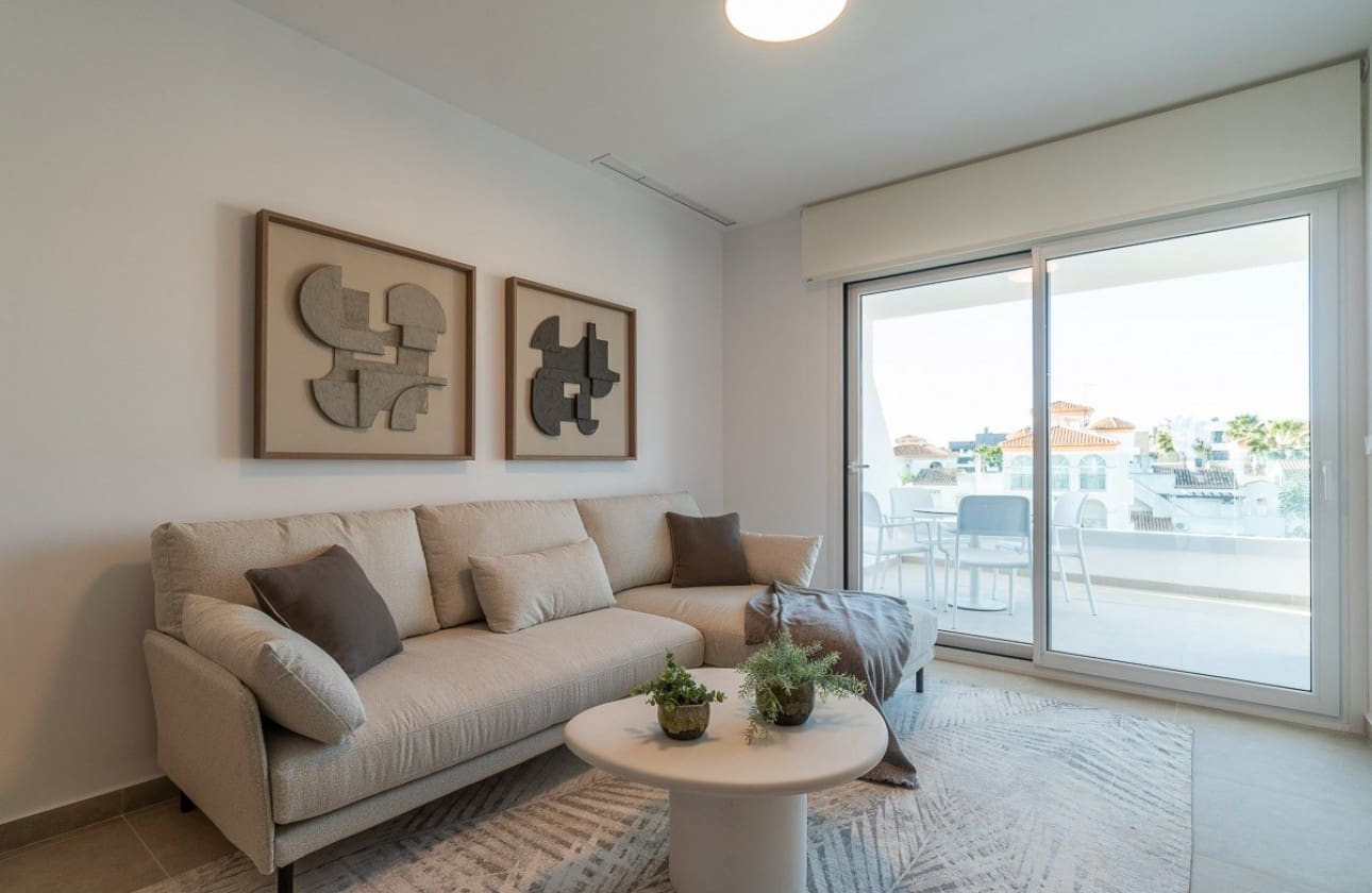 Apartamento de 2 habitaciones en Playa Flamenca en venta con piscina garaje - 325.000 € (Ref: 8541213)