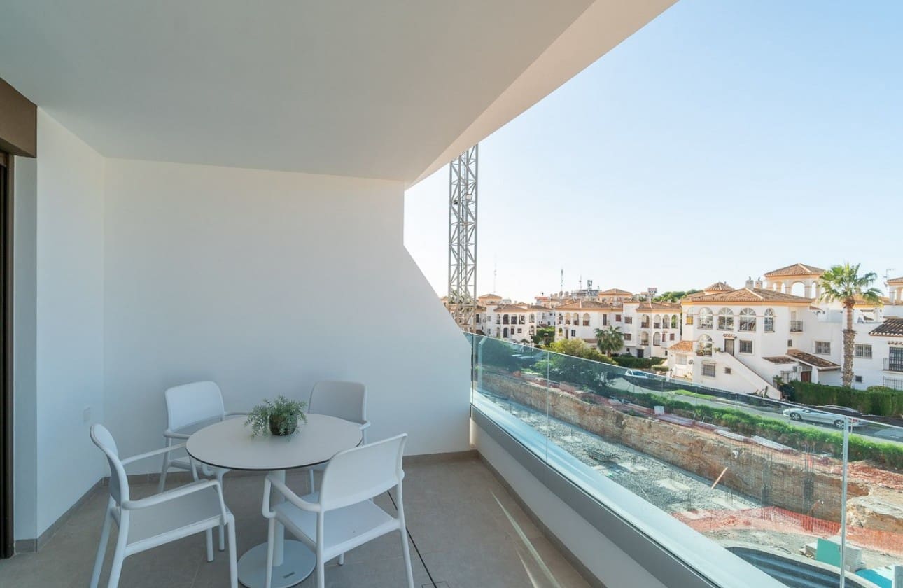 Apartamento de 2 habitaciones en Playa Flamenca en venta con piscina garaje - 325.000 € (Ref: 8541213)