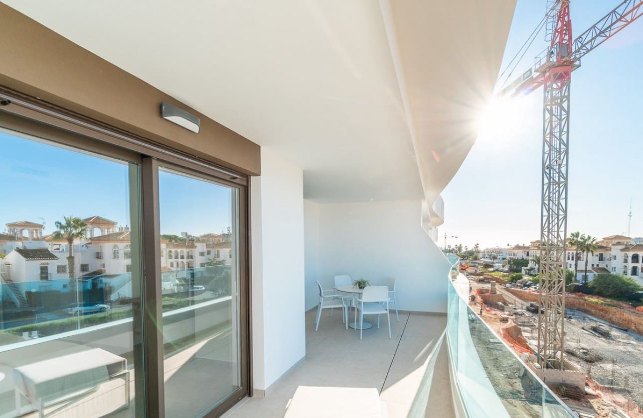 Apartamento de 2 habitaciones en Playa Flamenca en venta con piscina garaje - 325.000 € (Ref: 8541213)