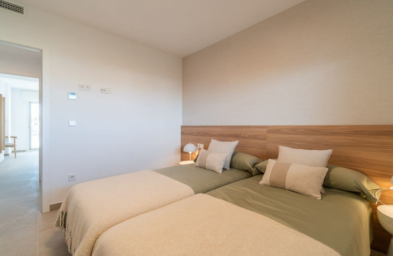 Apartamento de 2 habitaciones en Playa Flamenca en venta con piscina garaje - 325.000 € (Ref: 8541213)