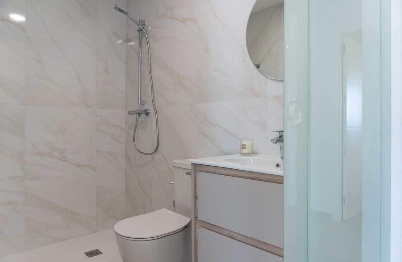 Apartamento de 2 habitaciones en Playa Flamenca en venta con piscina garaje - 325.000 € (Ref: 8541213)