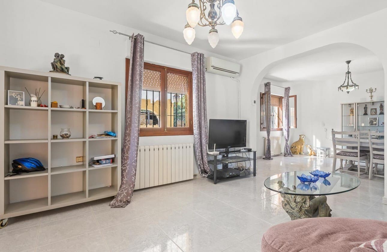 6 sovrum Villa till salu i Villamartin med pool garage - 450 000 € (Ref: 8575443)