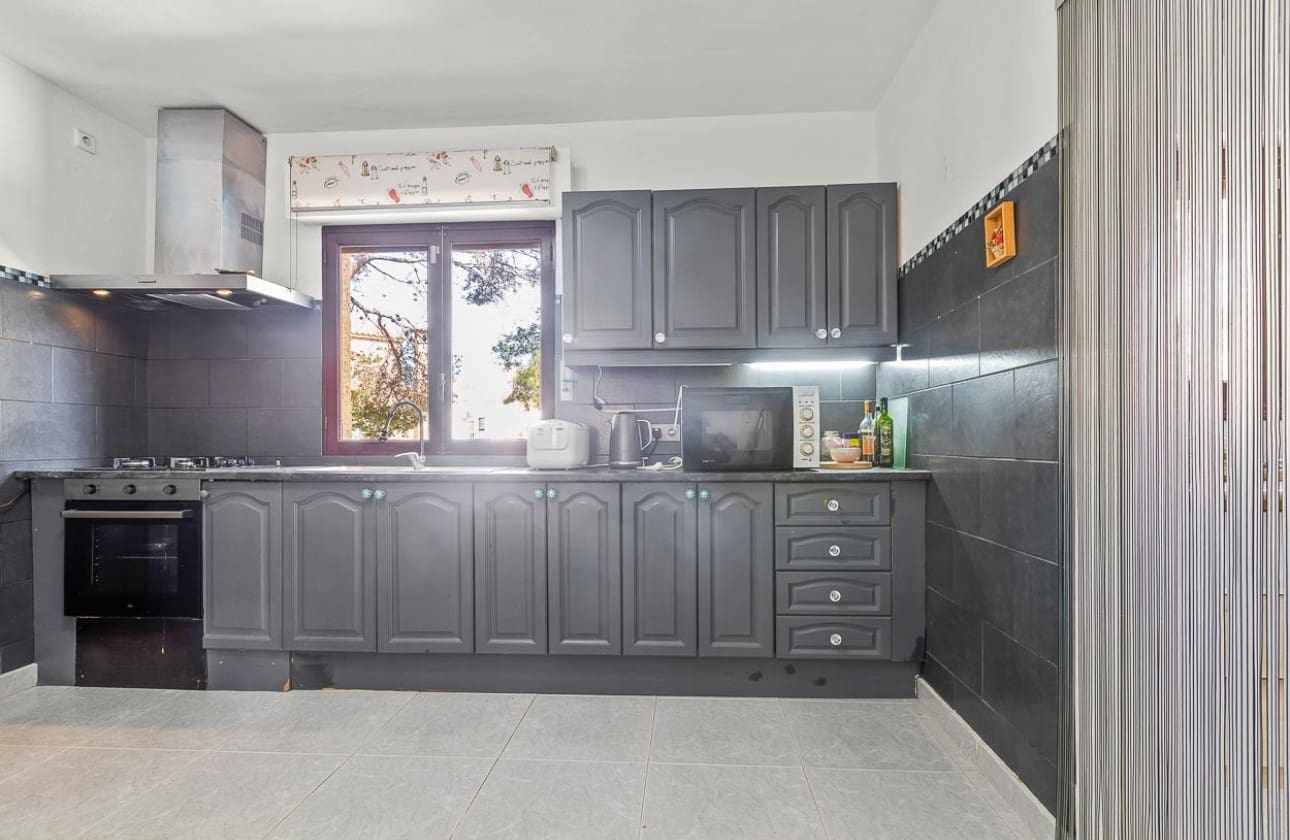 6 sovrum Villa till salu i Villamartin med pool garage - 450 000 € (Ref: 8575443)