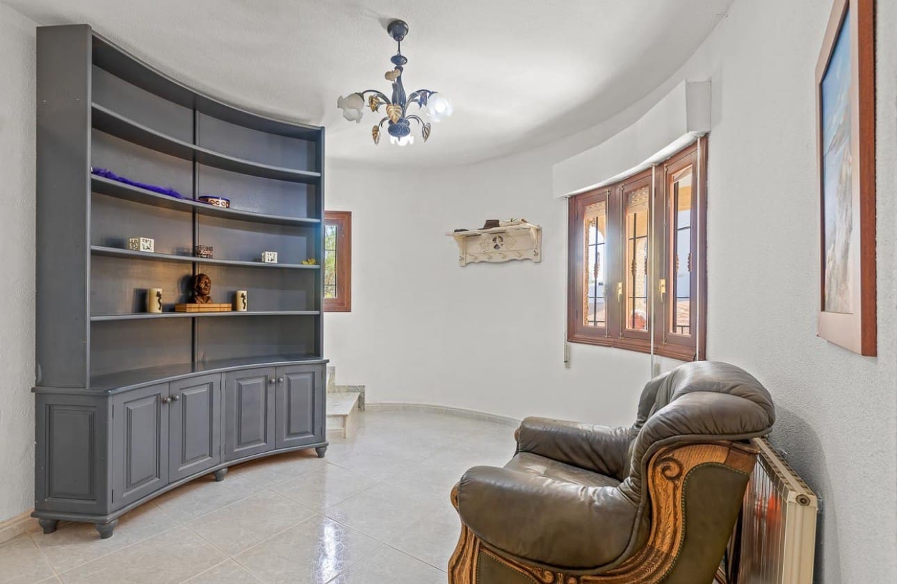 6 sovrum Villa till salu i Villamartin med pool garage - 450 000 € (Ref: 8575443)