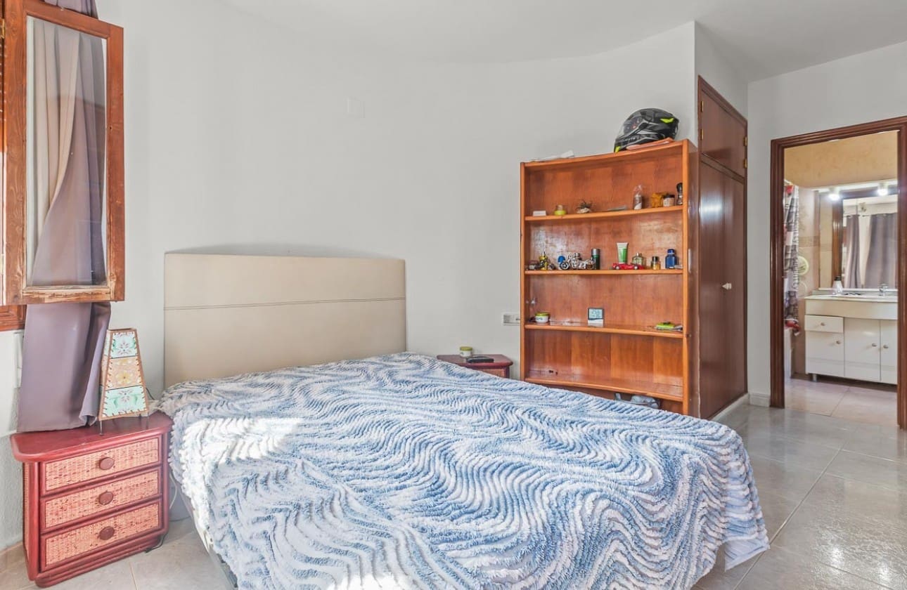 6 sovrum Villa till salu i Villamartin med pool garage - 450 000 € (Ref: 8575443)