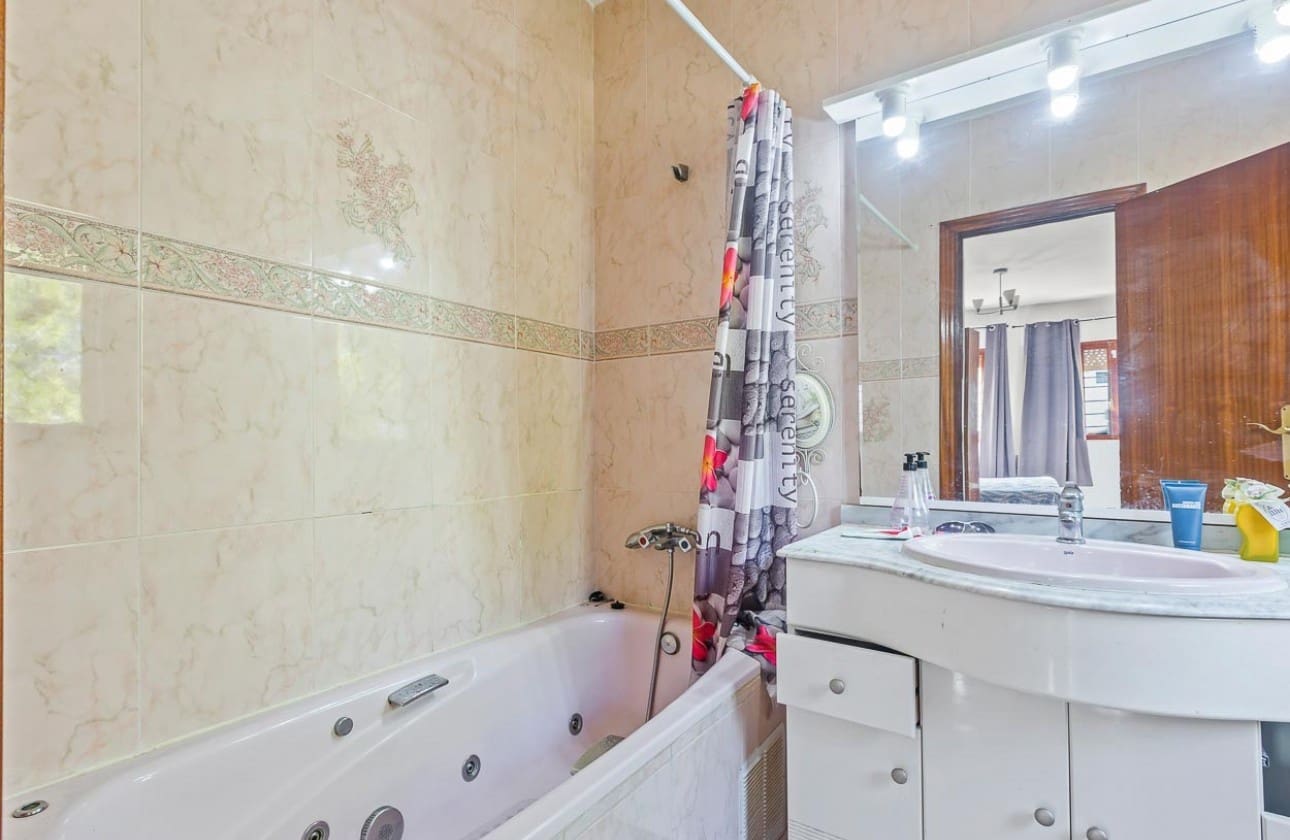 6 sovrum Villa till salu i Villamartin med pool garage - 450 000 € (Ref: 8575443)