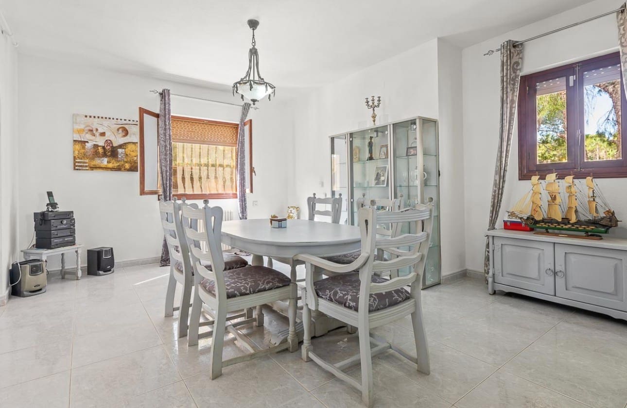 6 sovrum Villa till salu i Villamartin med pool garage - 450 000 € (Ref: 8575443)