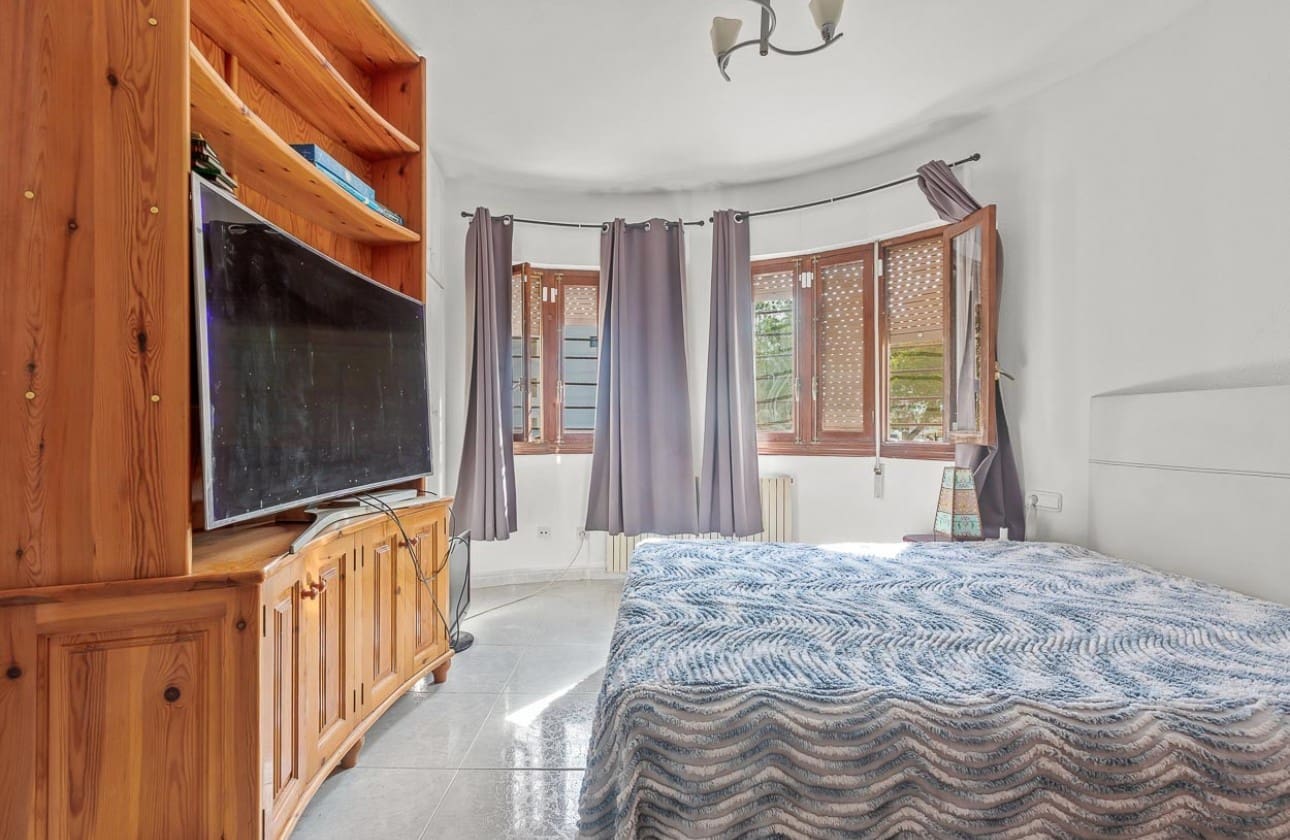 6 sovrum Villa till salu i Villamartin med pool garage - 450 000 € (Ref: 8575443)