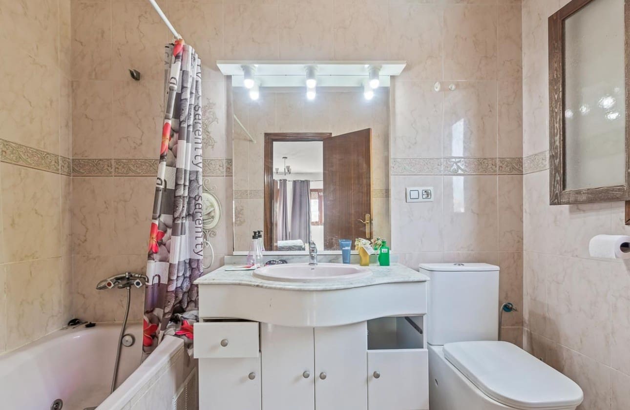 6 sovrum Villa till salu i Villamartin med pool garage - 450 000 € (Ref: 8575443)