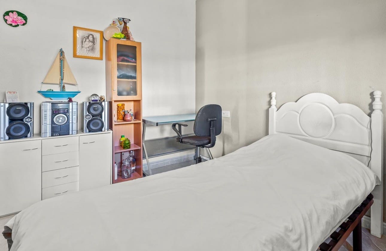 6 sovrum Villa till salu i Villamartin med pool garage - 450 000 € (Ref: 8575443)